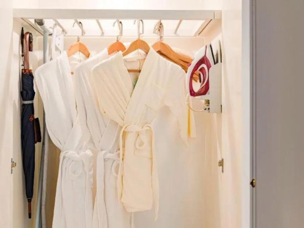 Hangzhou The First World Hotel