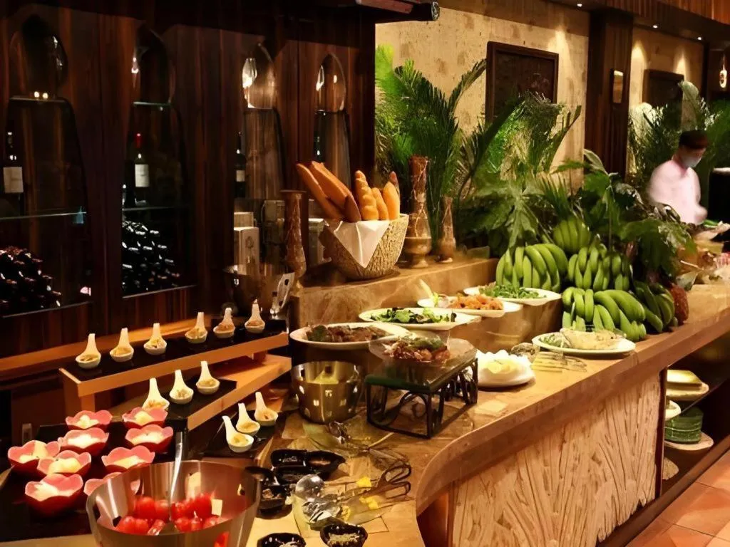 Hangzhou The First World Hotel