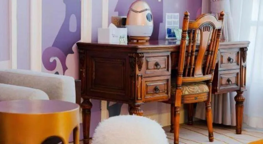 Hangzhou The First World Hotel