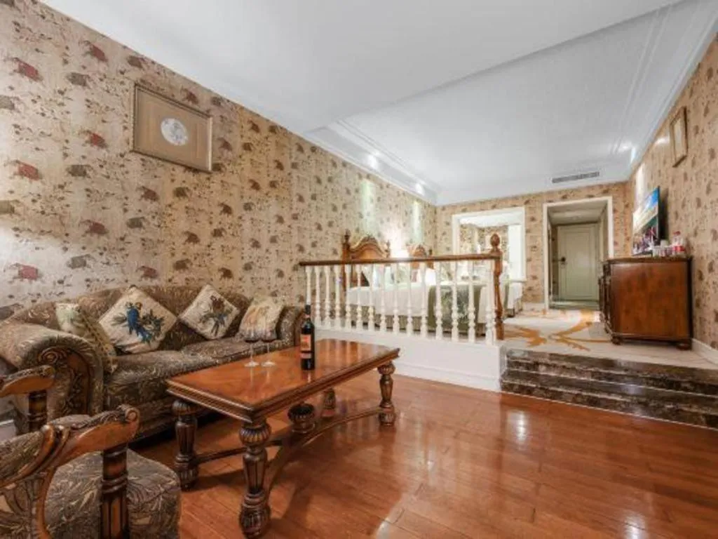 Hangzhou The First World Hotel