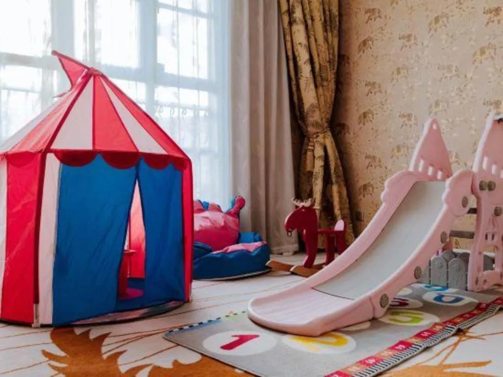 Hangzhou The First World Hotel