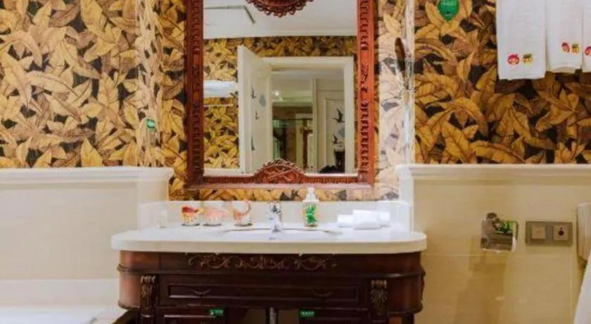 Hangzhou The First World Hotel