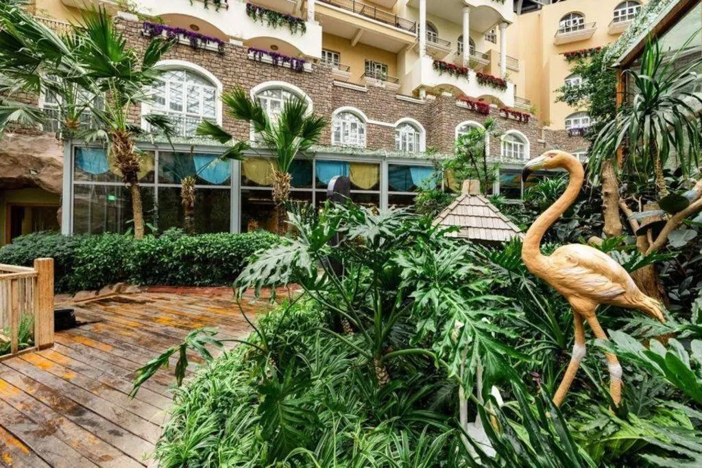 Hangzhou The First World Hotel