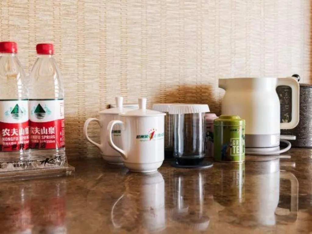 Hangzhou The First World Hotel