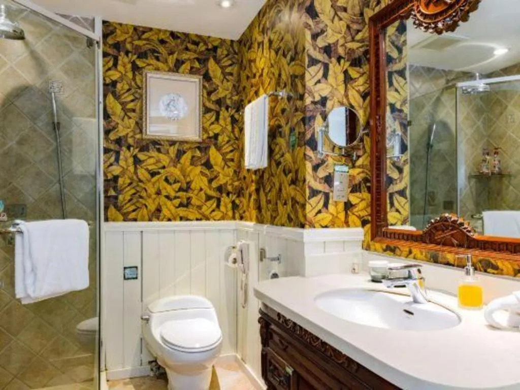 Hangzhou The First World Hotel