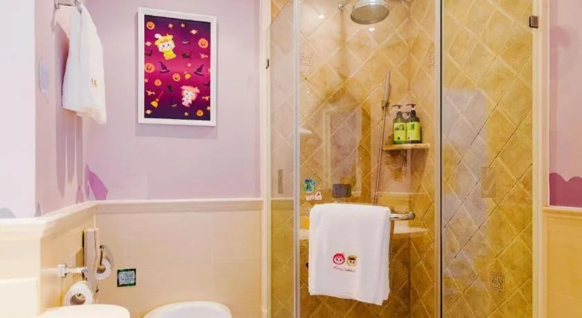 Hangzhou The First World Hotel