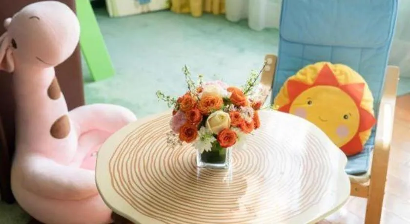 Hangzhou The First World Hotel