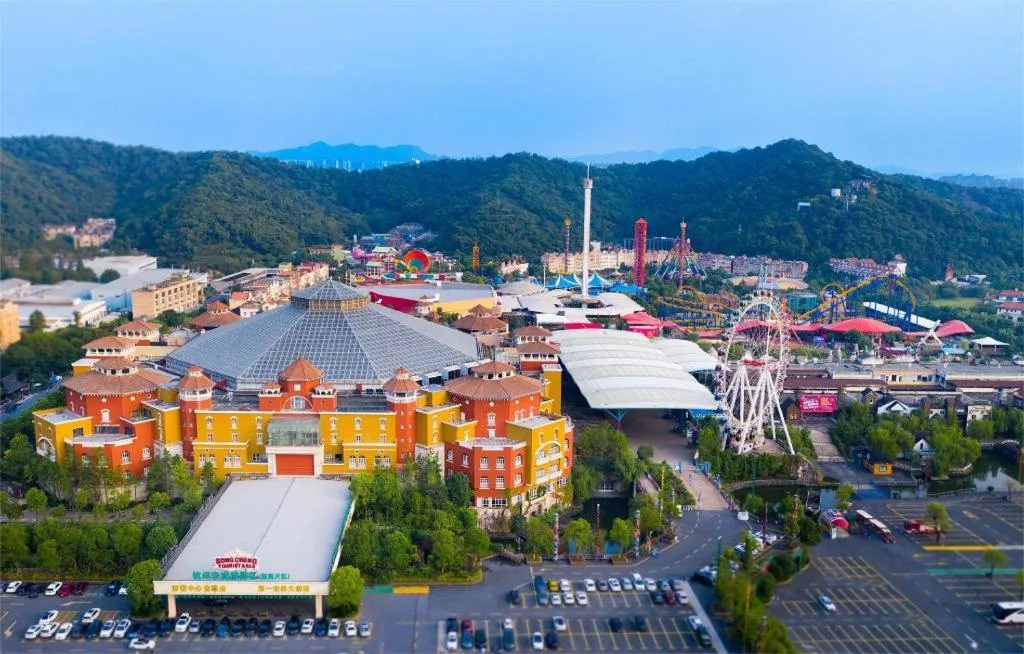 Hangzhou The First World Hotel