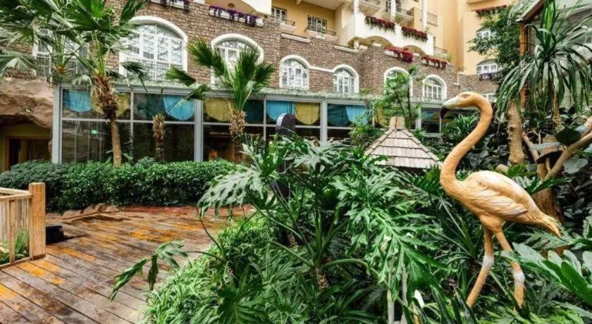 Hangzhou The First World Hotel