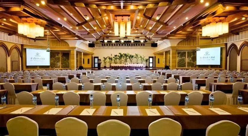 Hangzhou The First World Hotel