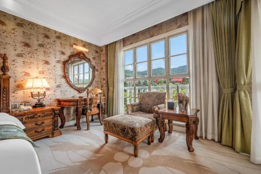 Hangzhou The First World Hotel