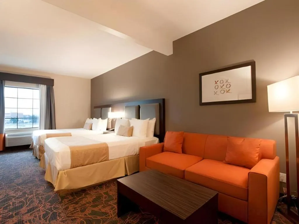 Bed in Best Western Plus Executive Inn