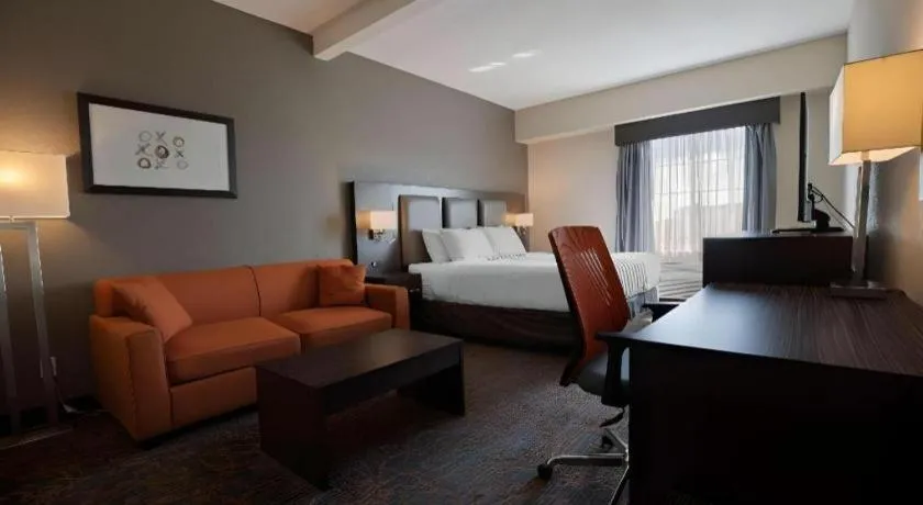 Bed in Best Western Plus Executive Inn