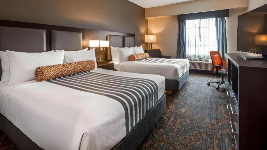 Bed in Best Western Plus Executive Inn