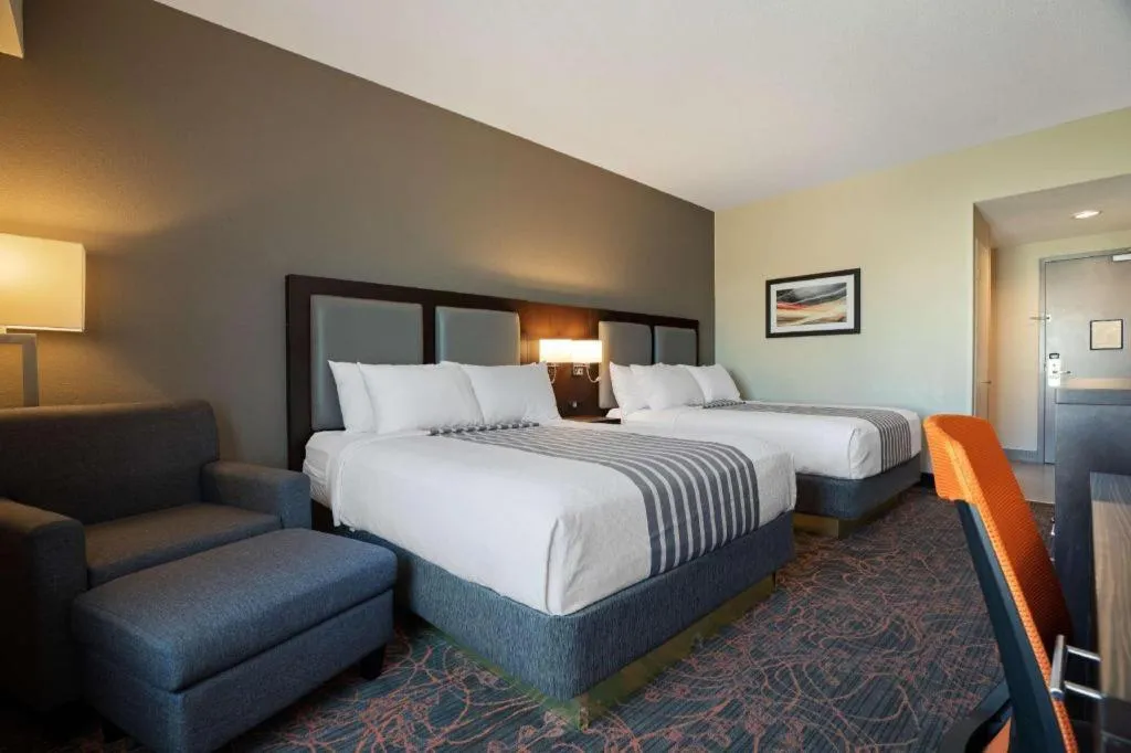 Bed in Best Western Plus Executive Inn