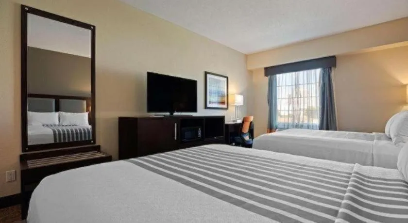 Bed in Best Western Plus Executive Inn