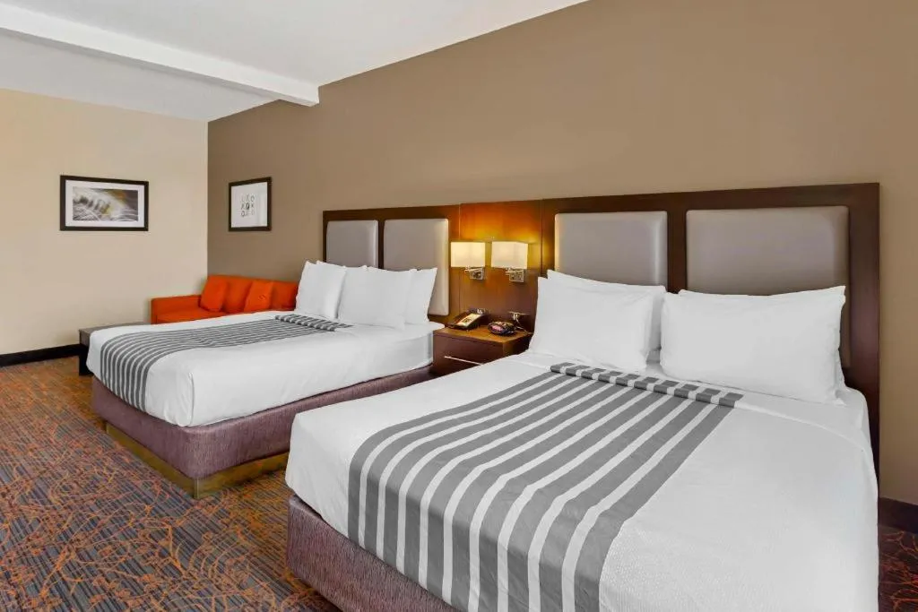 Bed in Best Western Plus Executive Inn