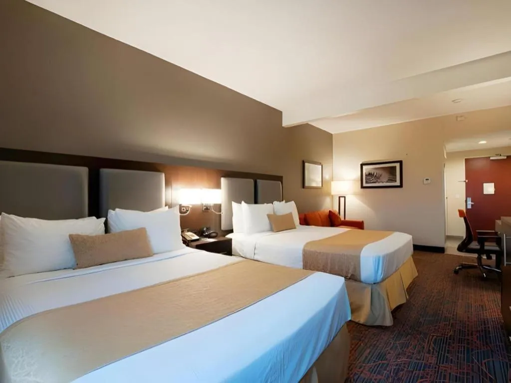 Bed in Best Western Plus Executive Inn