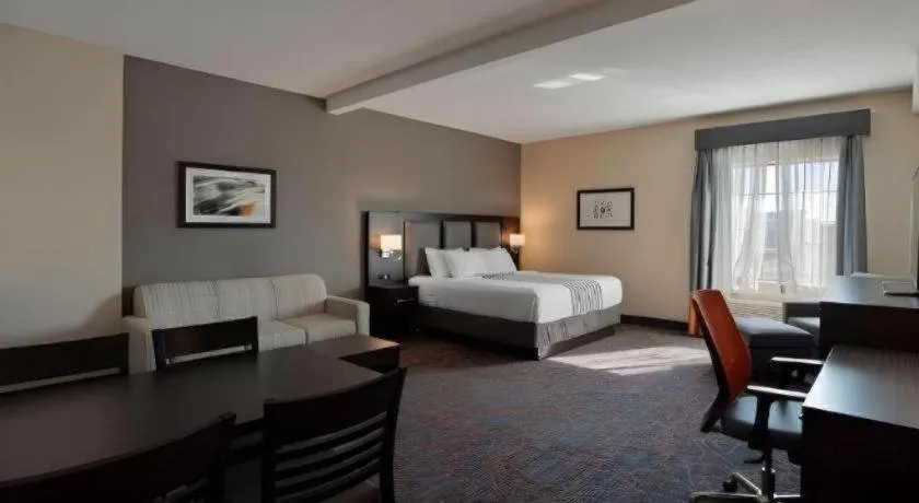 Bed in Best Western Plus Executive Inn