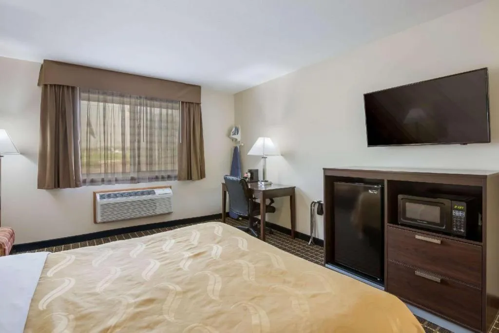 Bed in Quality Inn