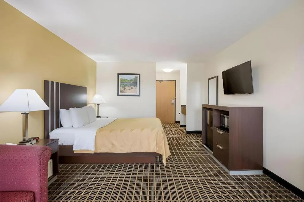 Bed in Quality Inn