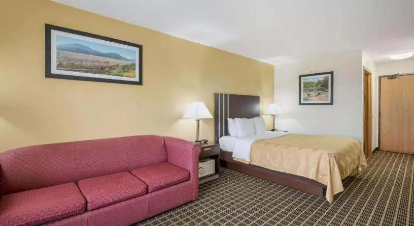 Bed in Quality Inn