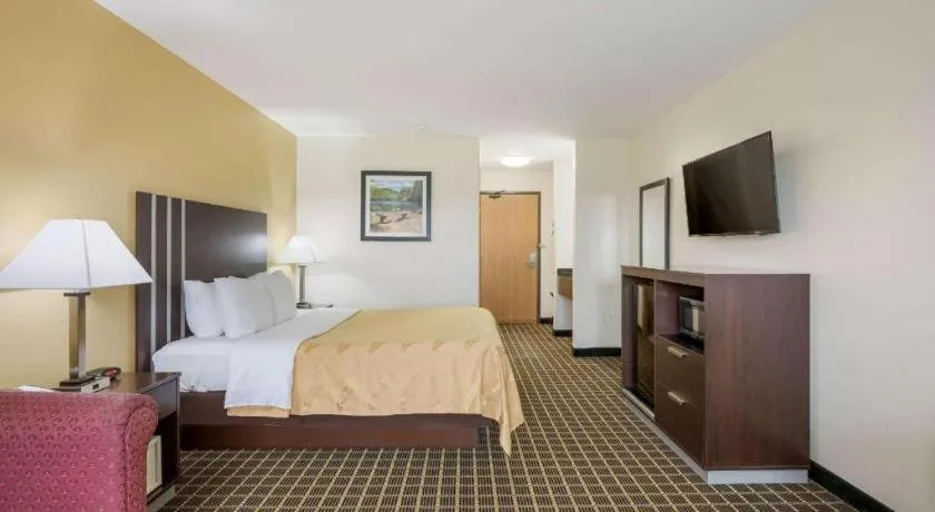 Bed in Quality Inn