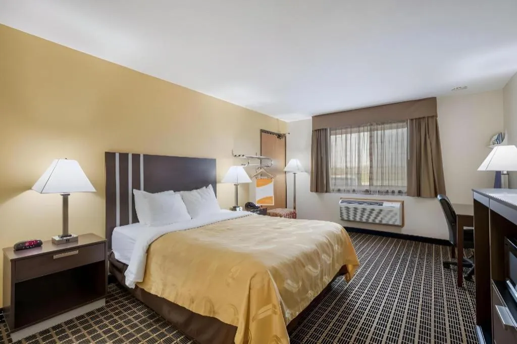 Bed in Quality Inn