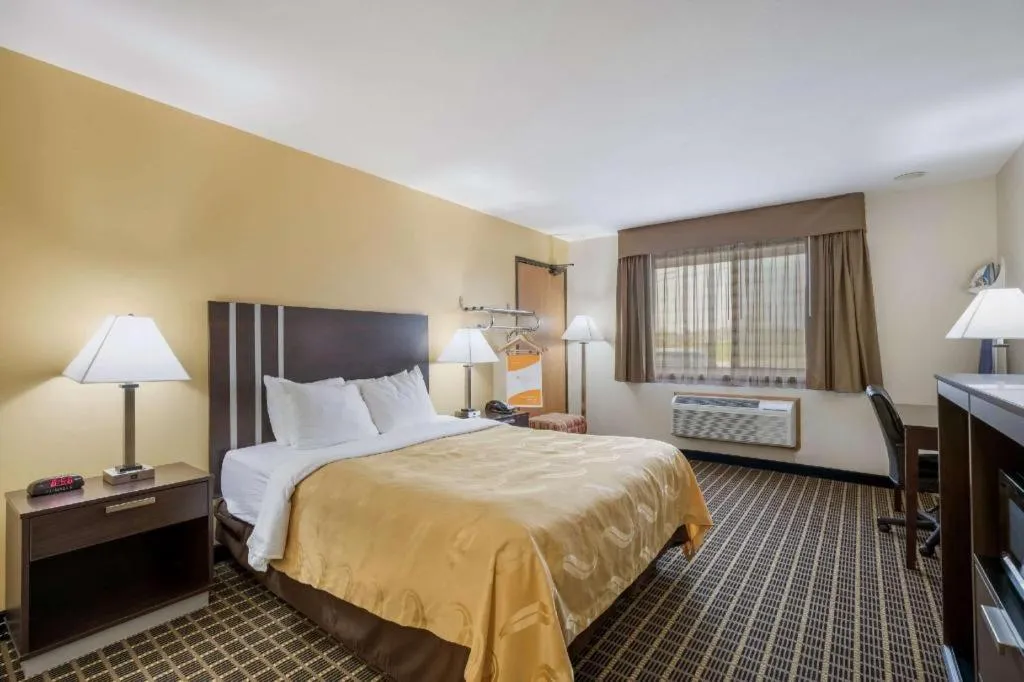 Bed in Quality Inn
