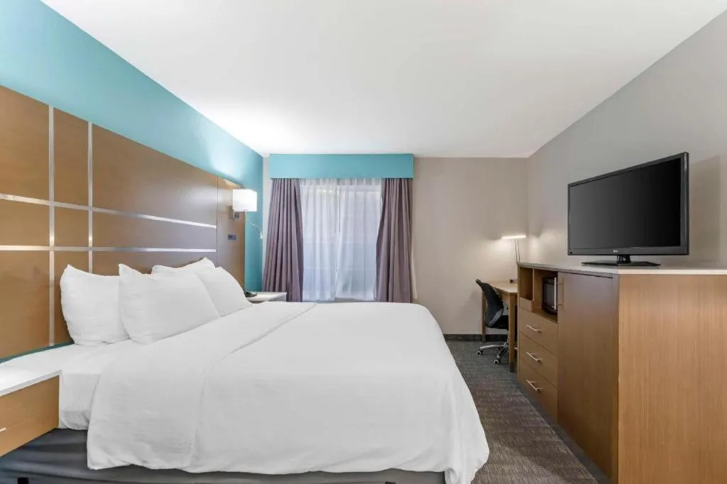 Bed in Best Western Galt Inn