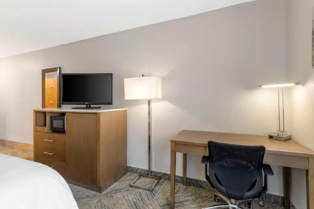 Bed in Best Western Galt Inn