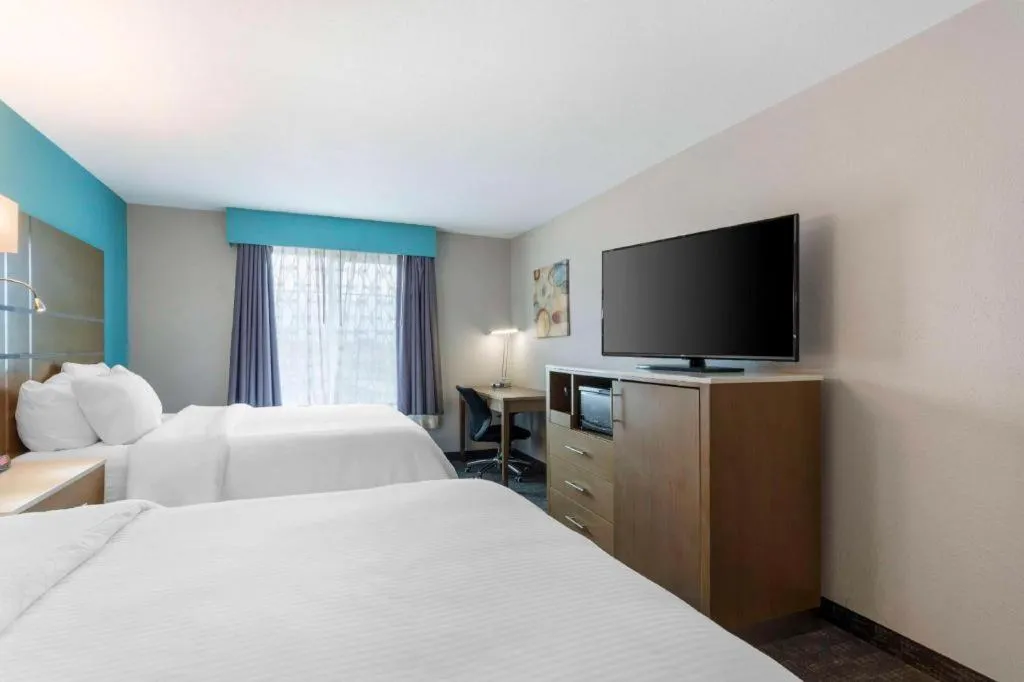 Bed in Best Western Galt Inn