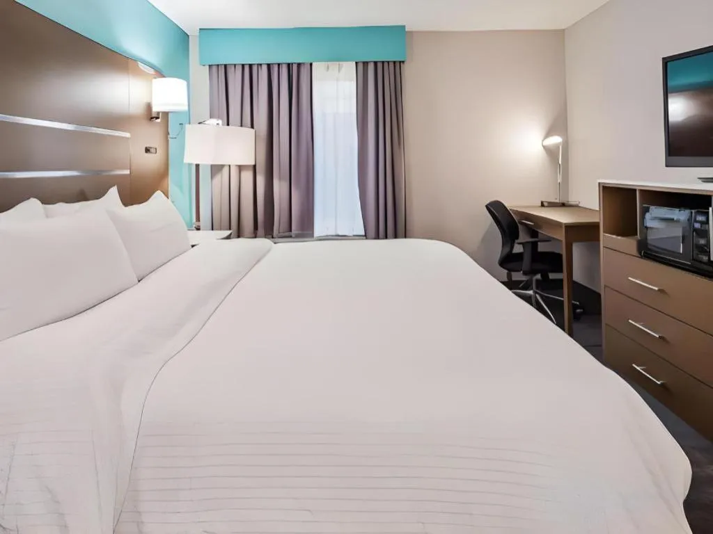 Bed in Best Western Galt Inn