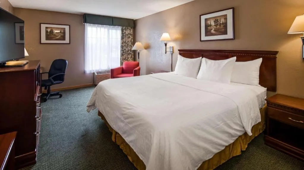 Bed in Best Western Galt Inn