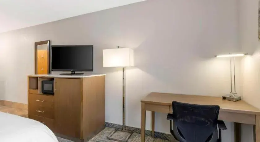 Bed in Best Western Galt Inn Bed in Best Western Galt Inn