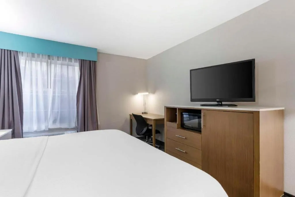 Bed in Best Western Galt Inn