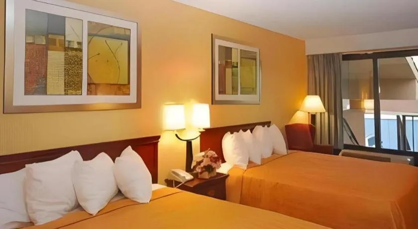 Bed in Quality Inn Manassas