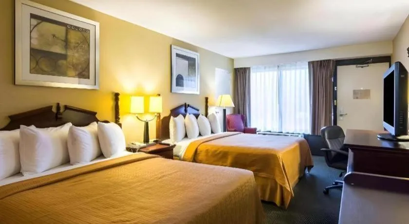 Bed in Quality Inn Manassas
