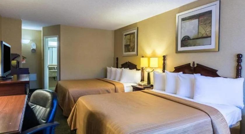 Bed in Quality Inn Manassas