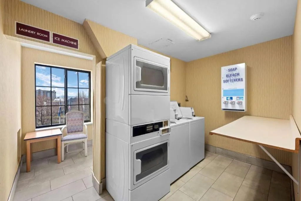 AmericInn by Wyndham Denver Airport