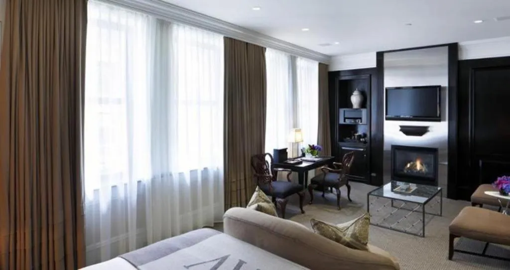 Bed in Fifteen Beacon Hotel