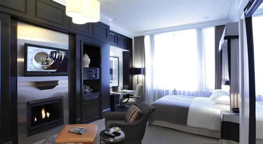 Bed in Fifteen Beacon Hotel