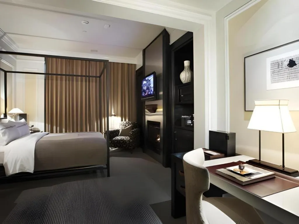 Bed in Fifteen Beacon Hotel