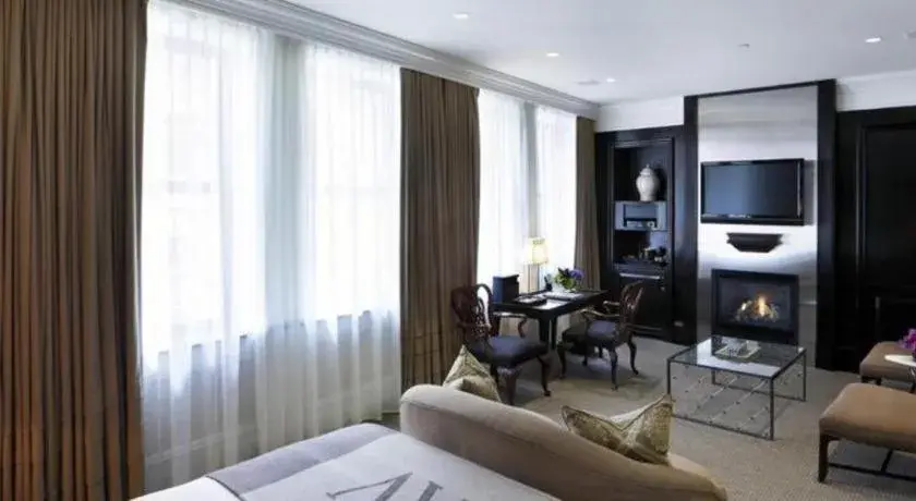 Bed in Fifteen Beacon Hotel Bed in Fifteen Beacon Hotel