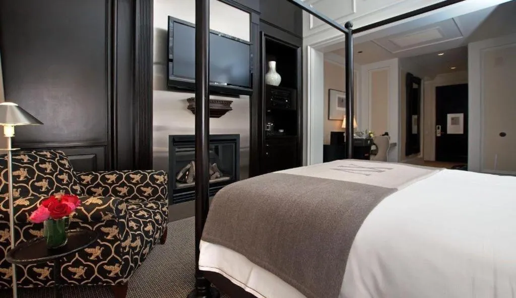 Bed in Fifteen Beacon Hotel