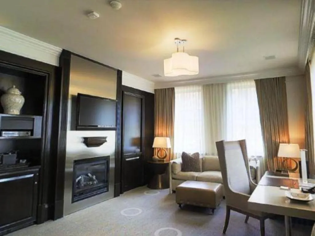 Bed in Fifteen Beacon Hotel