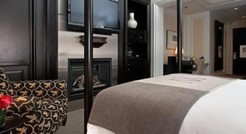 Bed in Fifteen Beacon Hotel