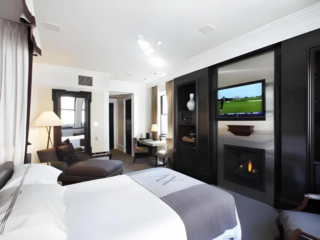 Bed in Fifteen Beacon Hotel