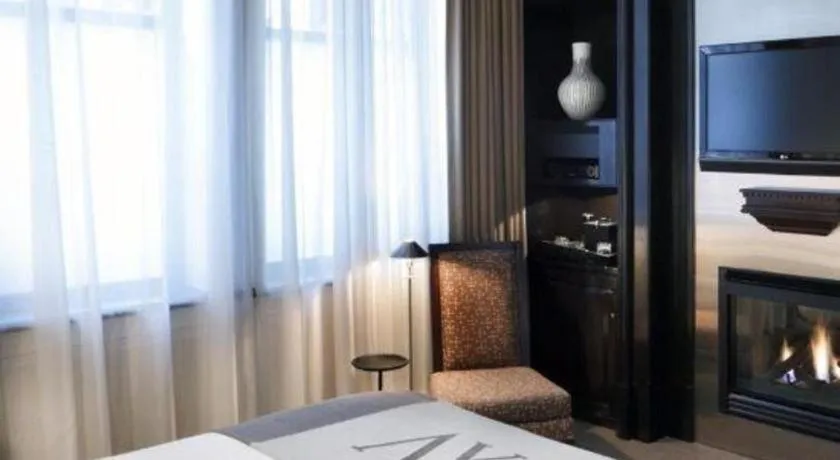 Bed in Fifteen Beacon Hotel