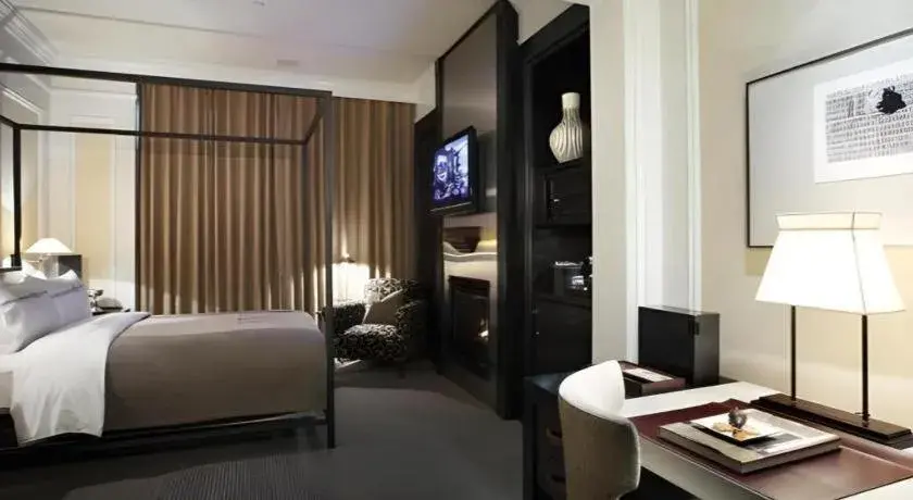 Bed in Fifteen Beacon Hotel Bed in Fifteen Beacon Hotel